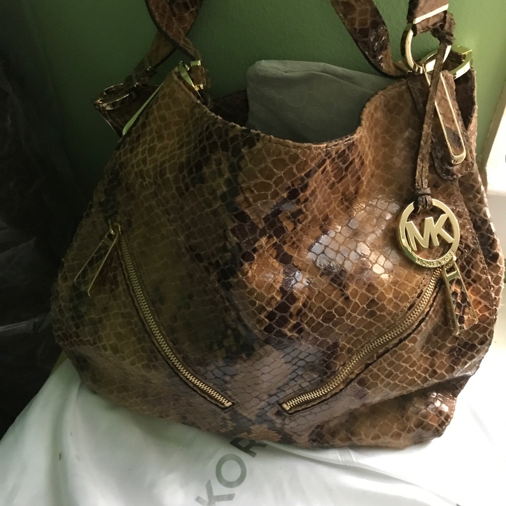 Michael kors satchel used once no imperfections